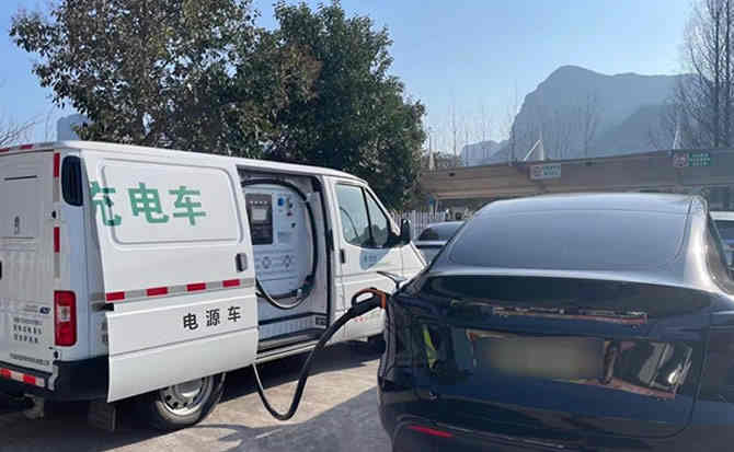 普兰汽车搭电